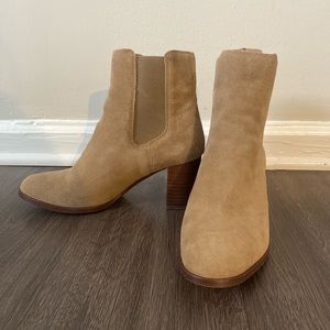 NEW- Madewell The Laura Chelsea Boot Suede 
Size: 7.5